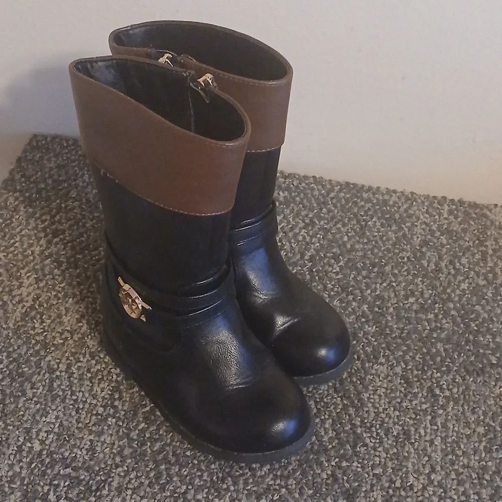 MIcheal Kors Stylish Black and Brown Kids Boots Size 7